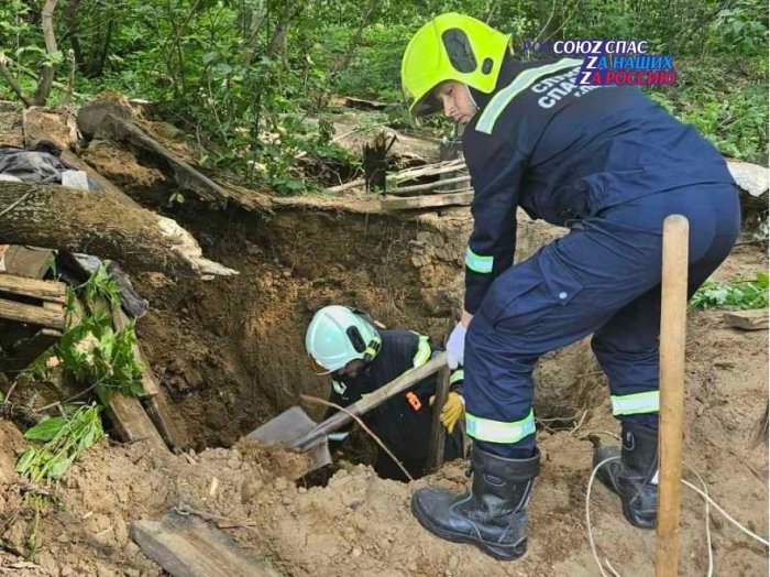 В понедельник на пульт оперативного дежурного поступило сообщение про обрушение грунта в овощной яме, под которым оказался мужчина