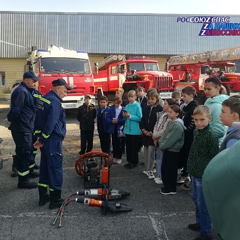 14 сентября 2023 года в рамках месячника безопасности детей в Мотовилихинском районе города Перми прошел показ техники и оснащения Пожарной-спасательной части №3